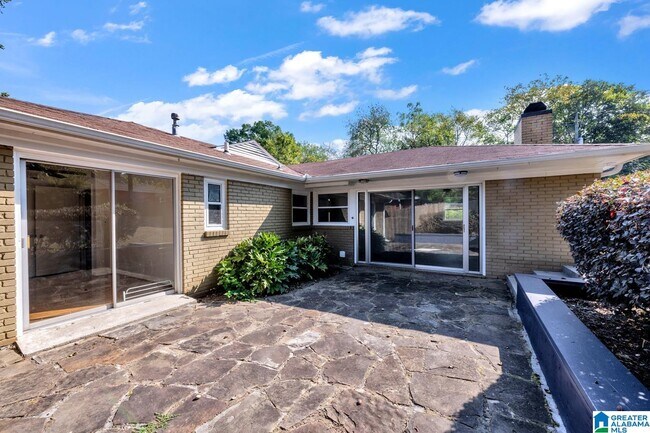 Foto del edificio - 5321 Crestwood Blvd