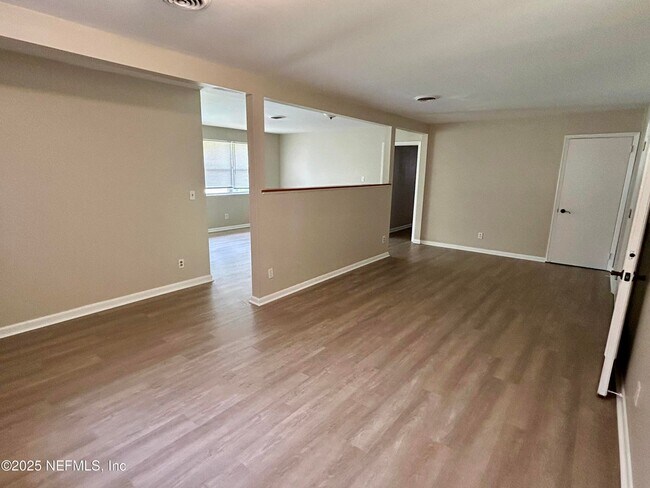 Foto del edificio - 6863 Cinderella Rd