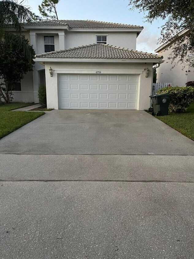 Foto principal - 6759 Silver Ridge Ln