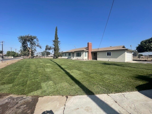 Foto del edificio - 8146 Chino Ave