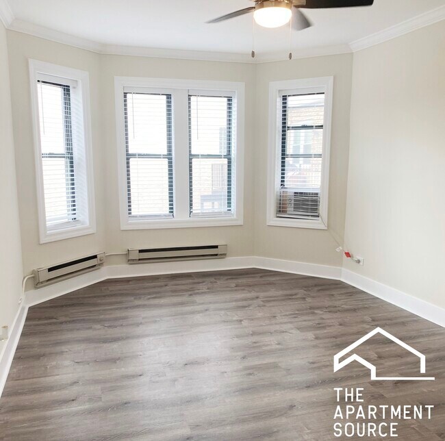 Foto del edificio - 3841 N Greenview Ave