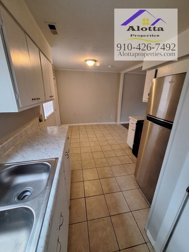 Building Photo - 4214 S Dowfield Dr