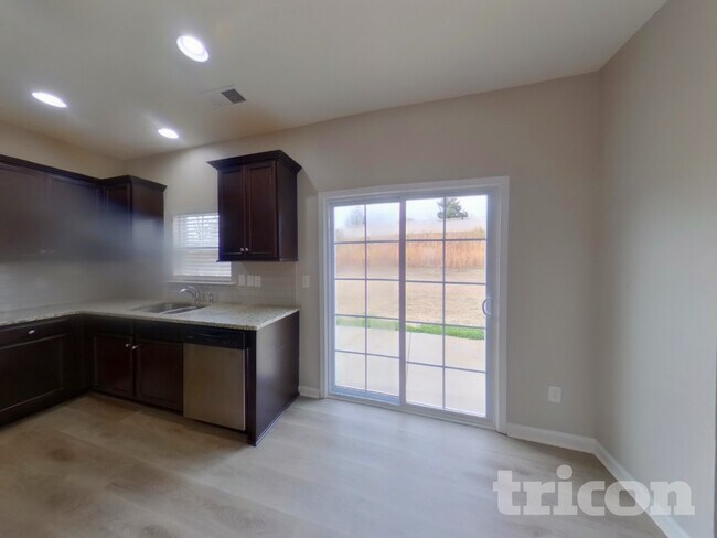 Foto del edificio - 321 New Spring Ln