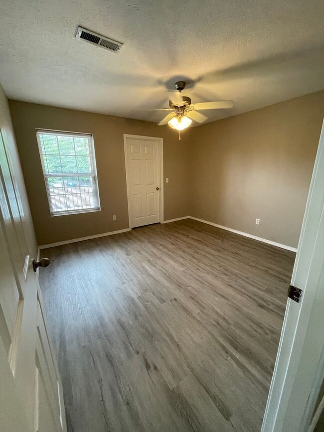 Building Photo - 2 Bedroom 2 Bath apartment at Clifton Heig...
