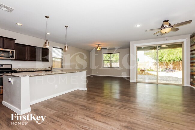 Foto del edificio - 732 Carlsbad Dr