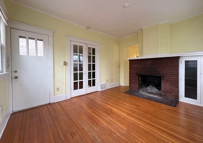 Photo - 908 E Washington St Apartment