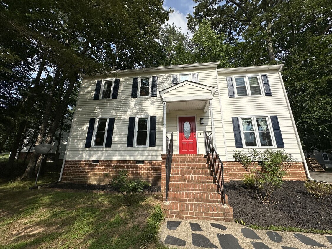 Foto principal - For Rent: Charming 4-Bedroom Colonial in C...