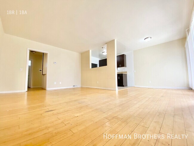 Building Photo - 1324 N Flores St