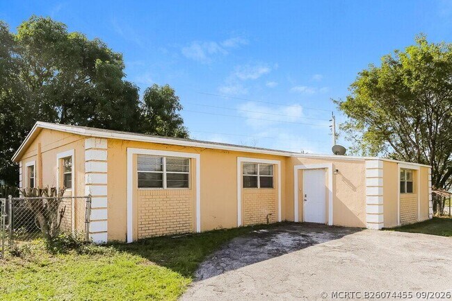 Building Photo - 2960 NW 20th St