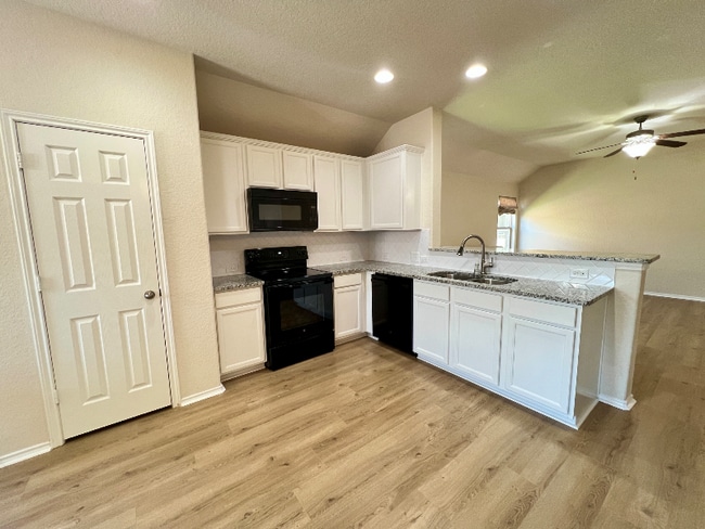 Building Photo - 500 Saddlehorn Way