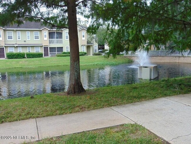 Foto del edificio - 10075 Gate Pkwy N