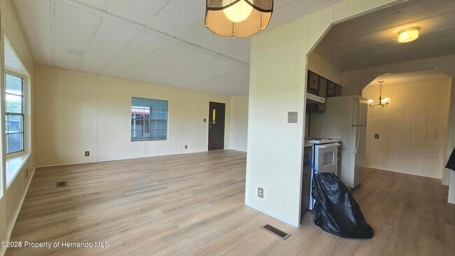 Foto del edificio - 7393 Fairlane Ave