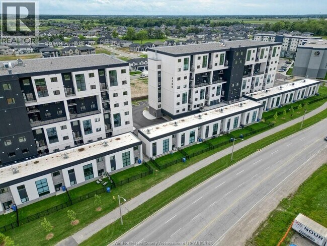 Photo du bâtiment - 4300 Laurier Pkwy