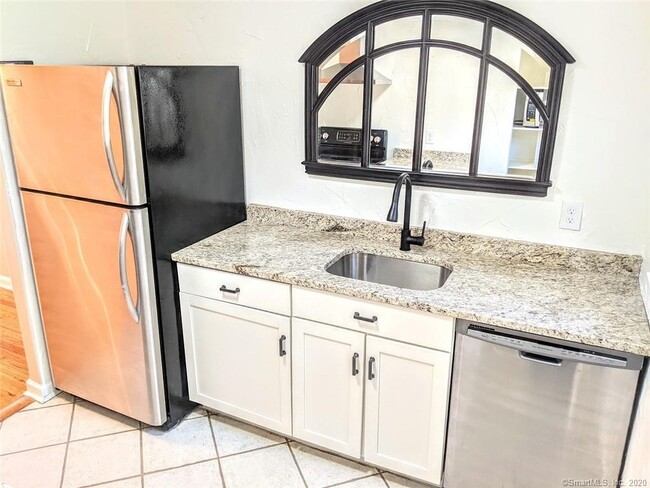 Foto del edificio - 1010 Trout Brook Dr