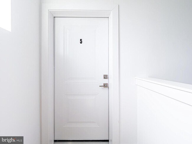 Foto del edificio - 2403 W Thompson St