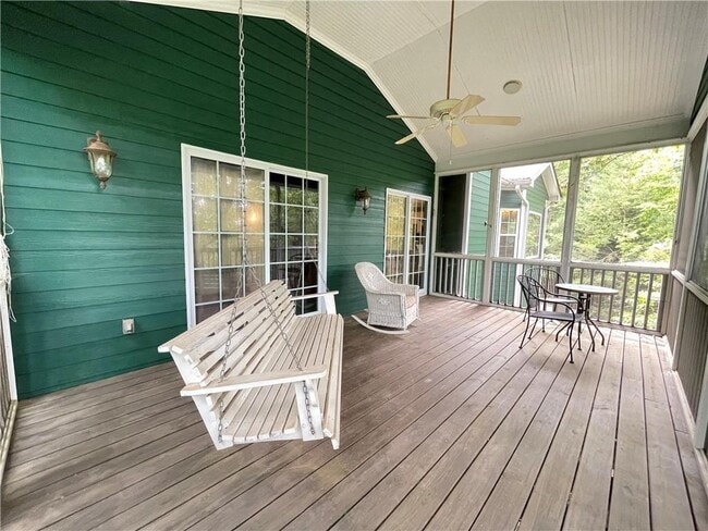 Foto del edificio - 3398 Banks Mountain Dr