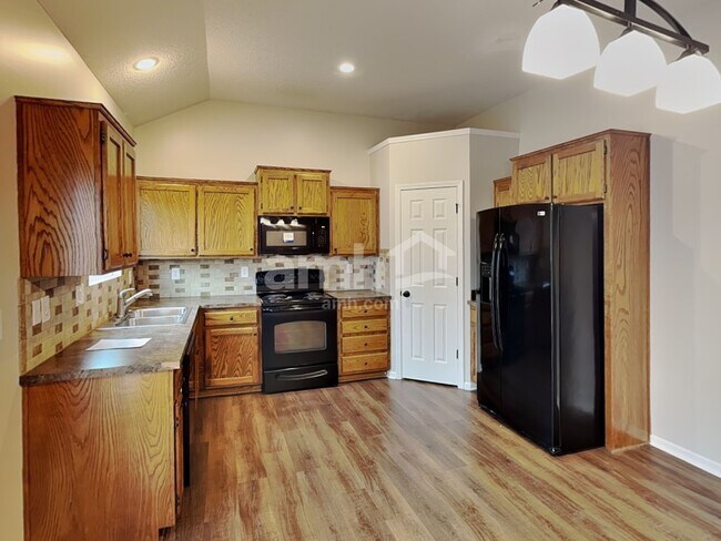 Foto del edificio - 643 E Apache St