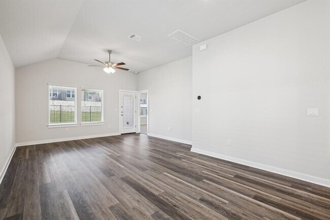 Building Photo - 2224 Delano Dr