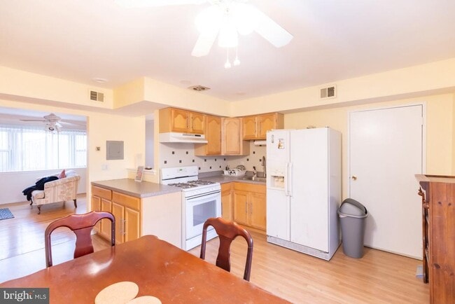 Building Photo - 187 Evergreen Rd