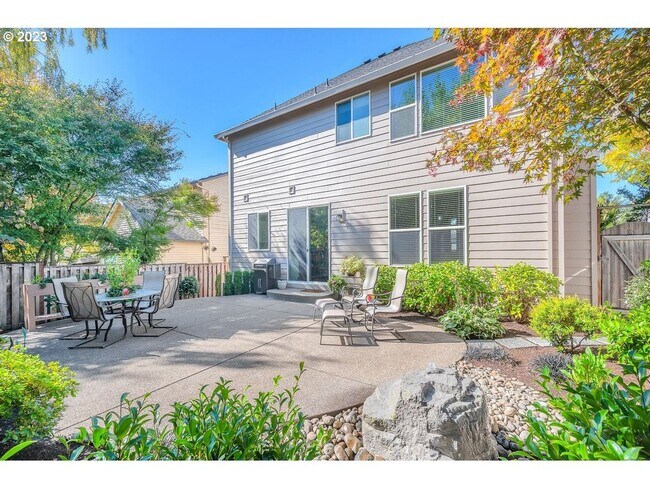 Building Photo - Large Beautiful 4 Bed, 2.5 Bath House!