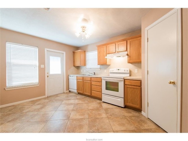 Building Photo - 2602 Symphony Park Dr
