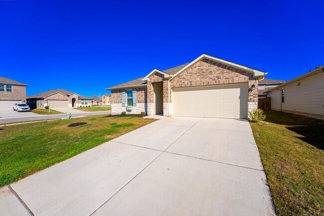 Building Photo - Intimate Dwelling in Del Valle