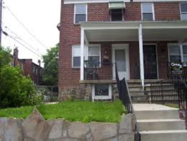 Building Photo - 4000 Elkader Rd