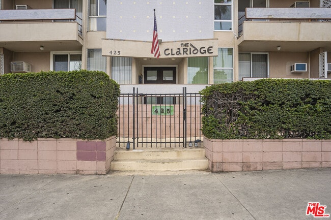 Building Photo - 425 S Kenmore Ave