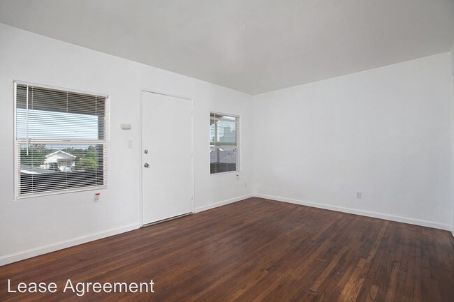 Building Photo - 2 br, 1 bath Apartment - 215 A Ave 221 A Ave