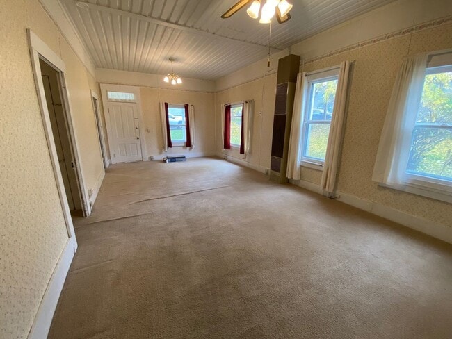 Building Photo - Historic 2+ Bedroom 1.5 Bath House in Oakland