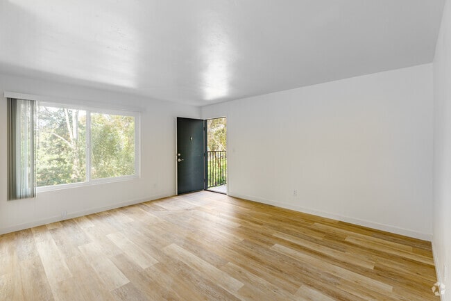 2BR, 2BA - 885SF - Park Place View