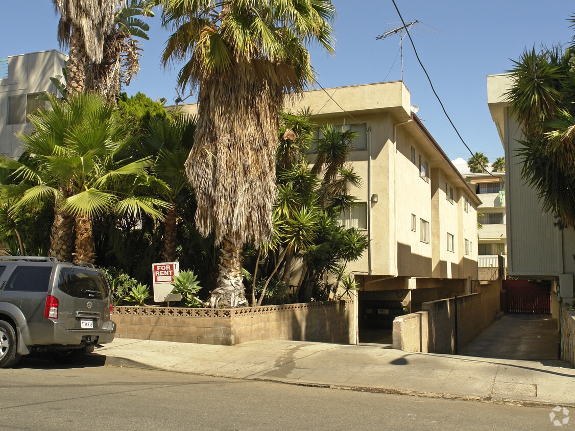 Building Photo - 1416 N Martel Ave