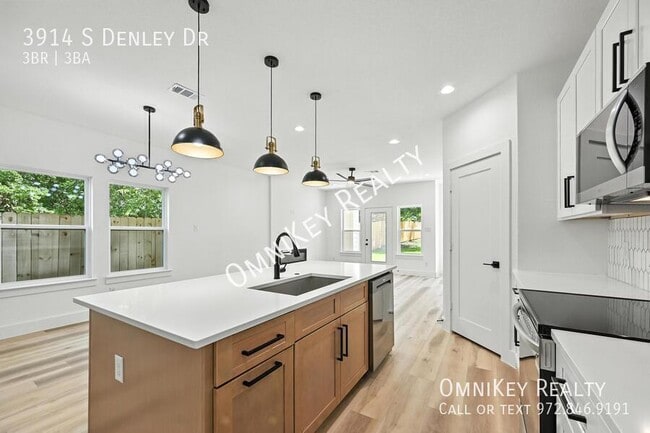 Building Photo - 3914 S Denley Dr