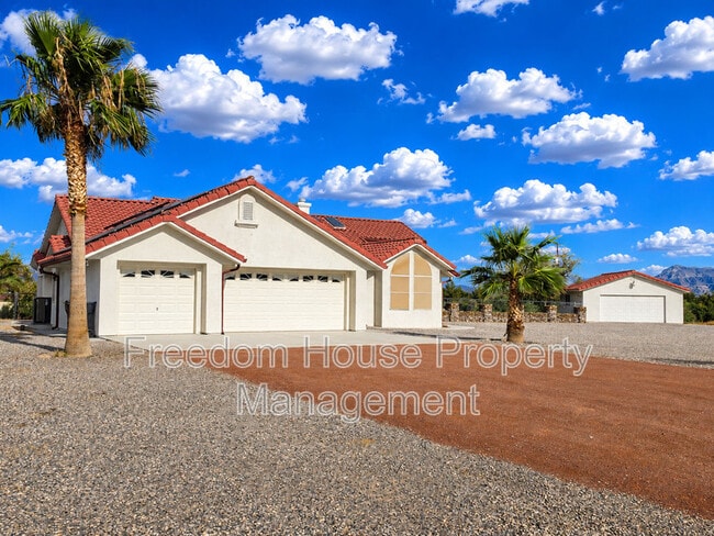 Building Photo - 2060 River Plate Dr