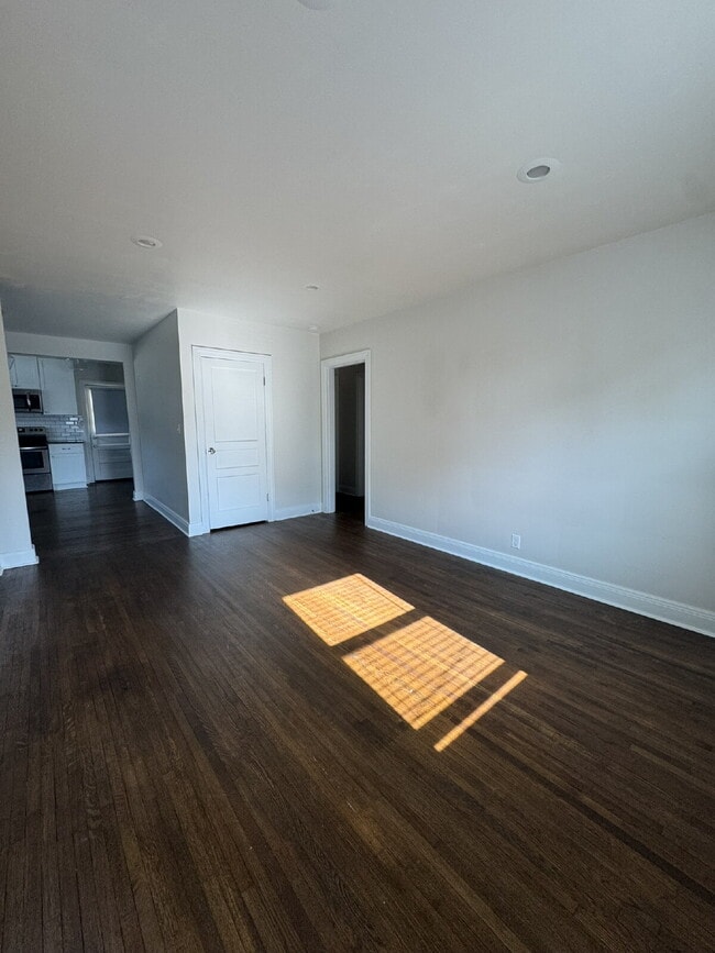 Photo - Charming 3 bedroom and 2 bathroom Cottage Apartment