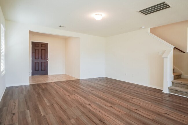 Foto del edificio - 16603 Live Oak Canyon Dr