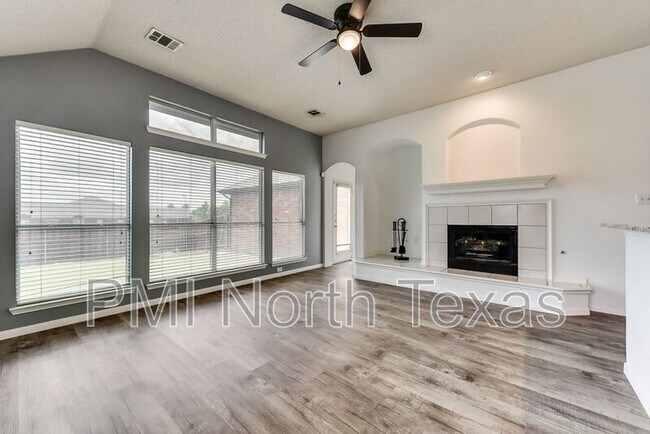 Foto del edificio - 7805 Glenoaks Dr