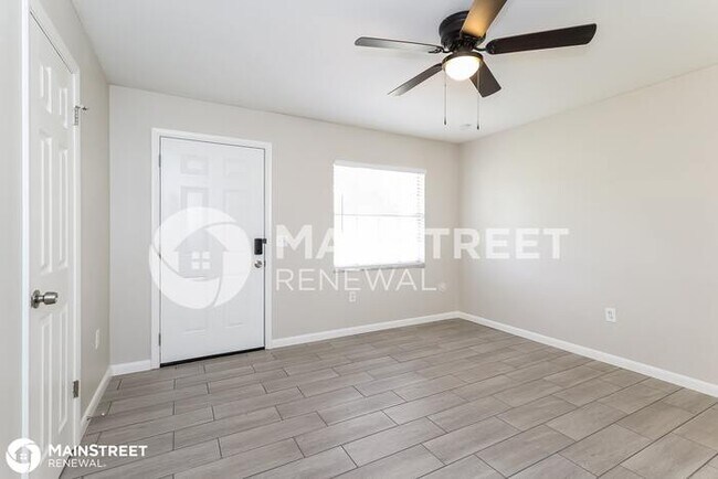 Foto del edificio - 704 Hatfield Rd