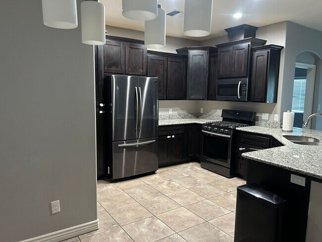 Building Photo - YUMA EAST ESTATES/ Move-in Ready!