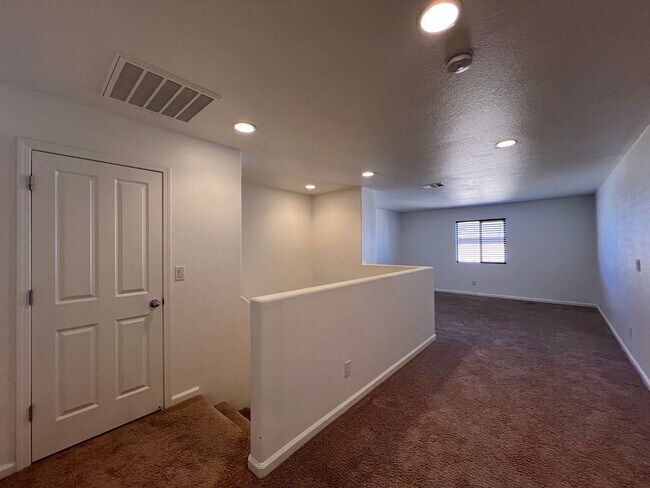 Foto del edificio - Luxurious 4 bedroom 3 bath family home in ...