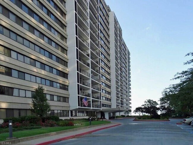 Building Photo - 12550 Lake Ave