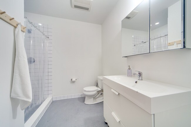 Foto del edificio - 455 Rogers Ave