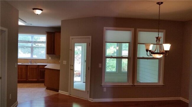 Building Photo - 334 St Claire Dr