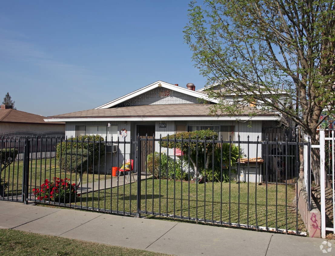 Building Photo - 15843 Sierra Vista Ct