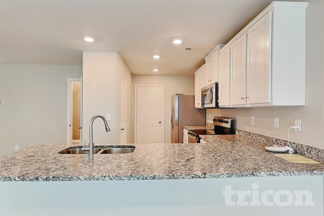 Foto del edificio - 1225 Standing Oak Dr