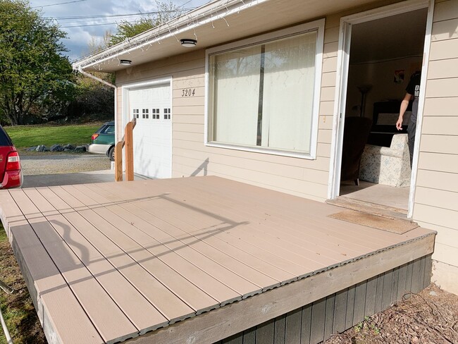 Building Photo - 4 bdrm/1bath house in Happy Valley near So...