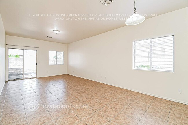 Building Photo - 934 E Silversmith Trail