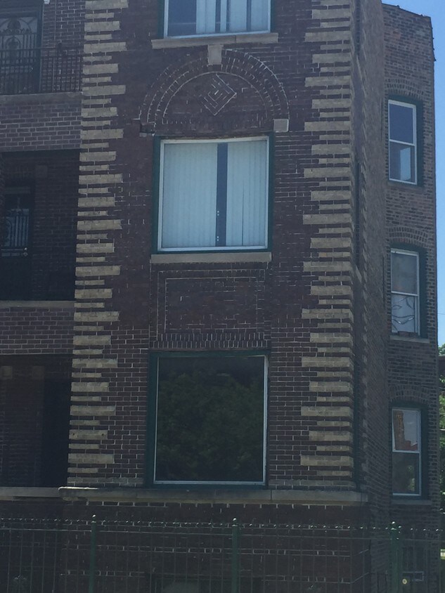4340 S. Lake Park front - 4340 S Lake Park Ave
