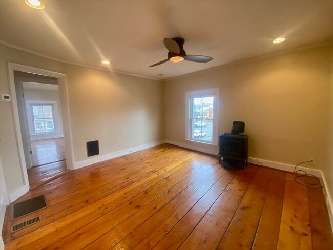 Building Photo - 35 Broad St