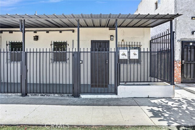 Foto del edificio - 9808 S Central Ave